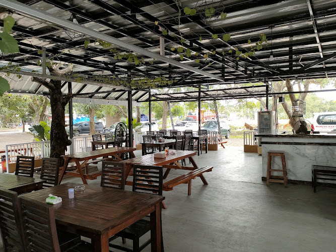 Waroeng Makan & Cafe Mak Titi