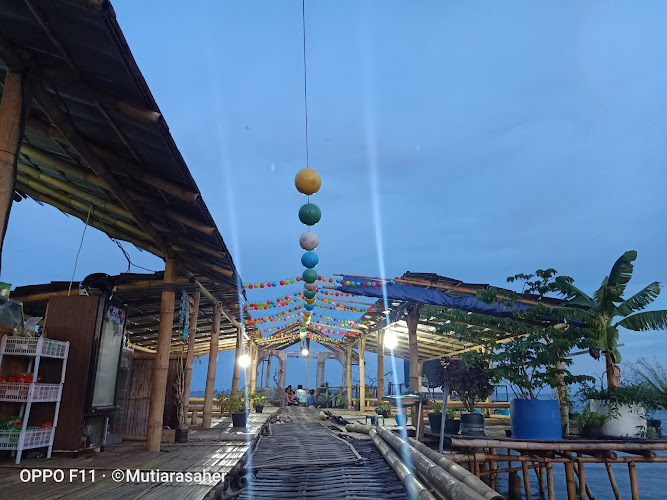 Rumah Makan BATARI APUNG INDRAMAYU menyediakan pindang gombyang, aneka seafoods, ikan bakar