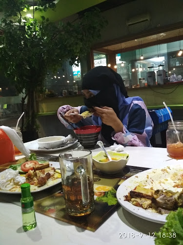 Yesil Casual Food