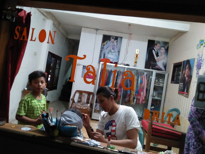 Talia Salon Dita