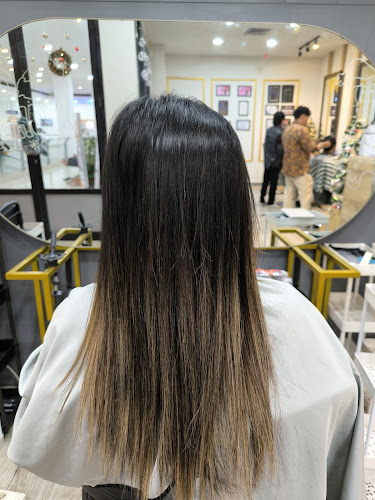 Monochrome hair studio